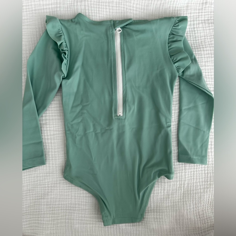 MIA SHOULDER RUFFLE RASHGUARD 2T - Picture 3 of 3